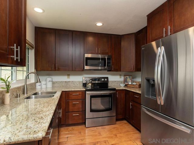 7301 CALLE DE FUENTES, Carlsbad, CA 92009