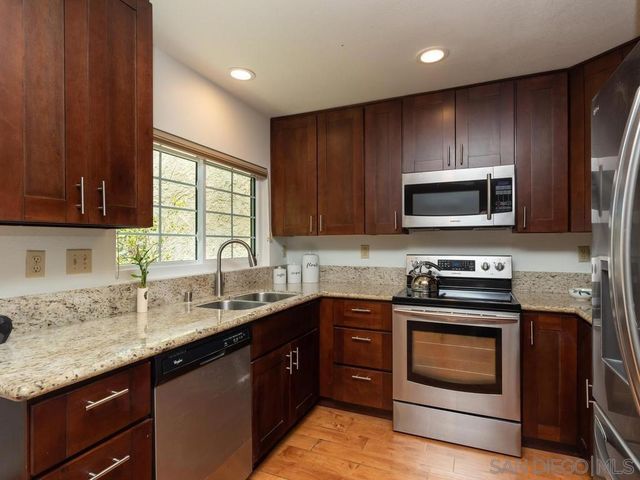7301 CALLE DE FUENTES, Carlsbad, CA 92009