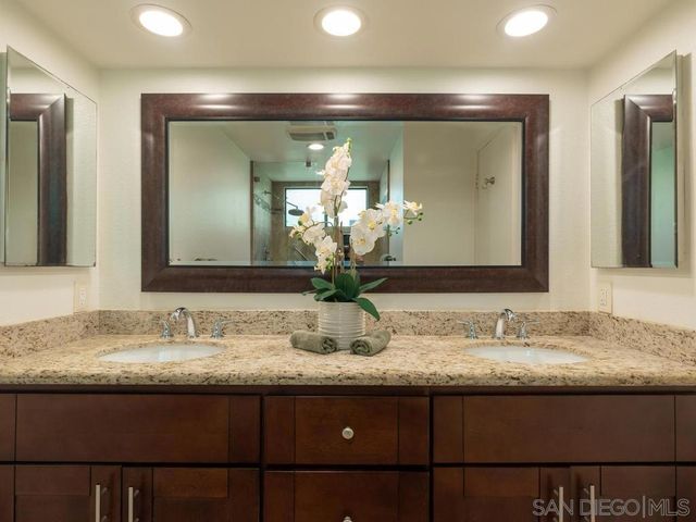 7301 CALLE DE FUENTES, Carlsbad, CA 92009