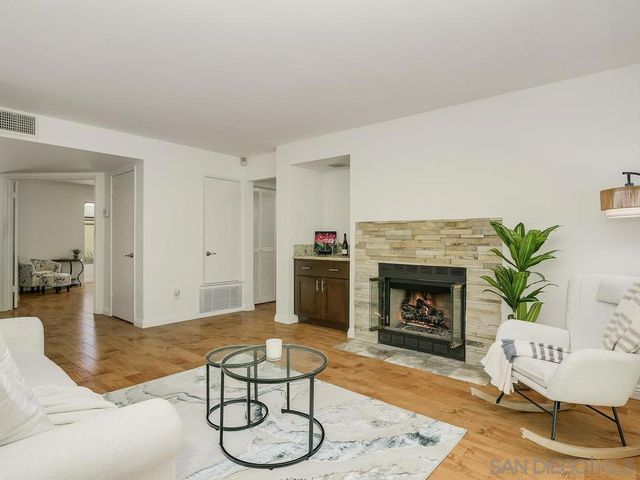 7301 CALLE DE FUENTES, Carlsbad, CA 92009