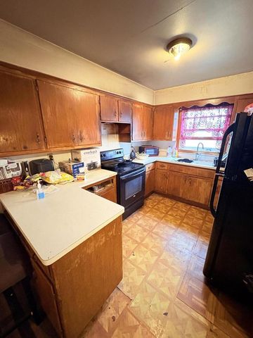 2048 N 35th STREET, Milwaukee, WI 53208