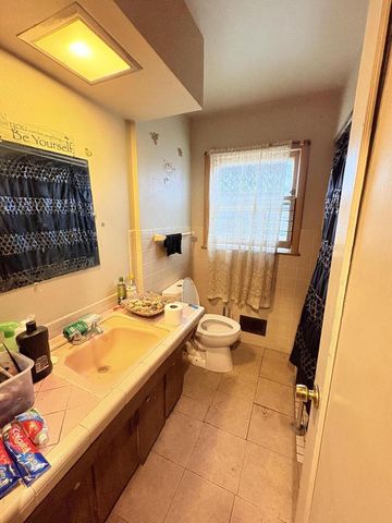 2048 N 35th STREET, Milwaukee, WI 53208