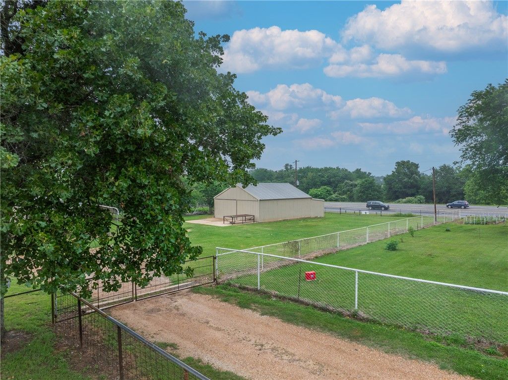 11846 Prairie Hill Drive, Hearne, TX 77859 — photo 5