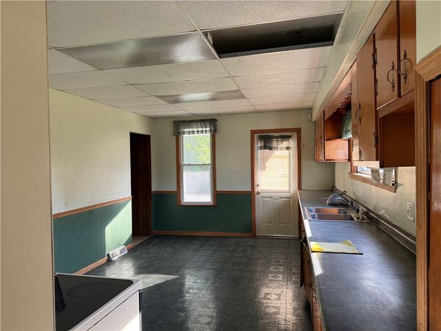 319 Duquesne St, New Castle, PA 16101