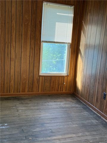 319 Duquesne St, New Castle, PA 16101