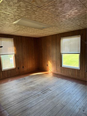 319 Duquesne St, New Castle, PA 16101