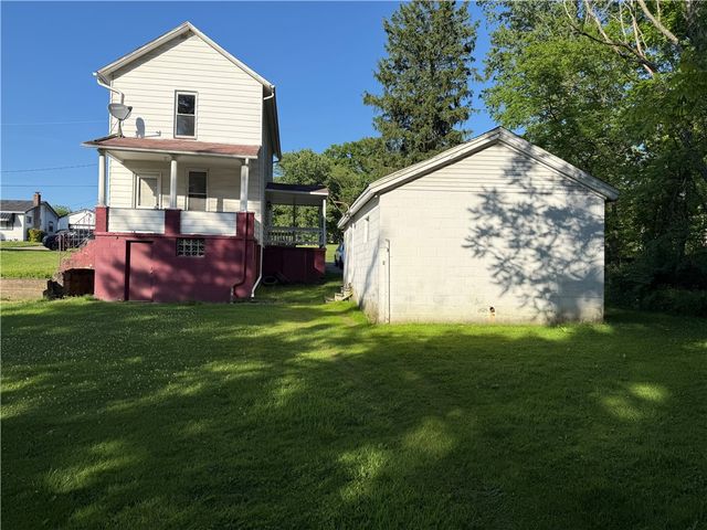 319 Duquesne St, New Castle, PA 16101