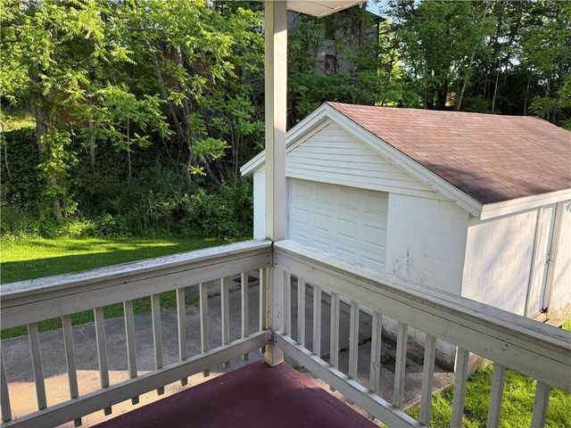 319 Duquesne St, New Castle, PA 16101