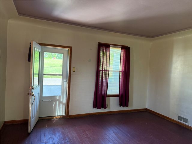 319 Duquesne St, New Castle, PA 16101