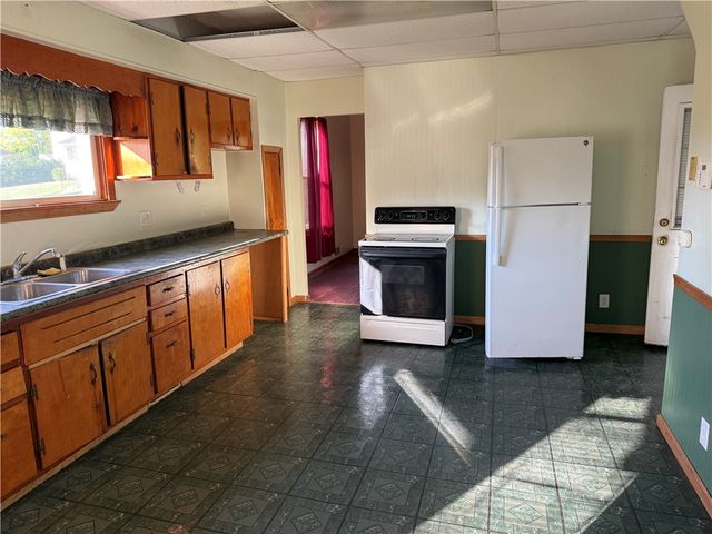 319 Duquesne St, New Castle, PA 16101