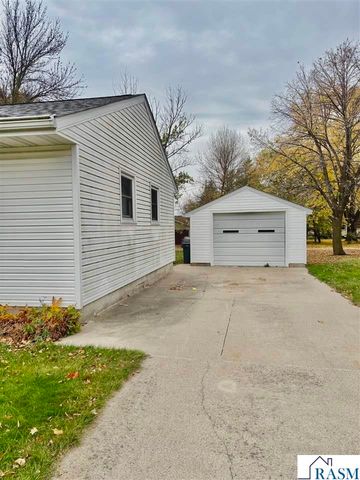 313 9th Street, Gaylord, MN 55334