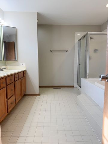 731 Roaring Brook Lane, Algonquin, IL 60102