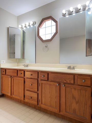 731 Roaring Brook Lane, Algonquin, IL 60102
