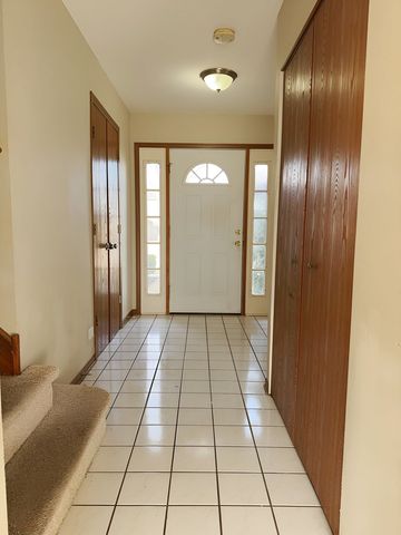 731 Roaring Brook Lane, Algonquin, IL 60102