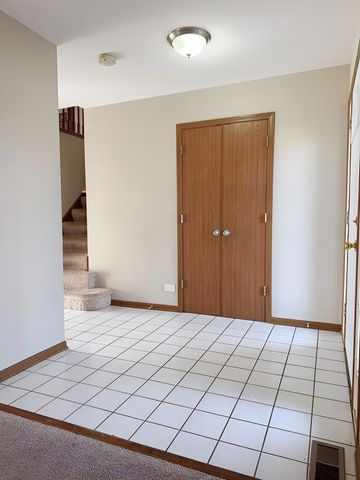 731 Roaring Brook Lane, Algonquin, IL 60102