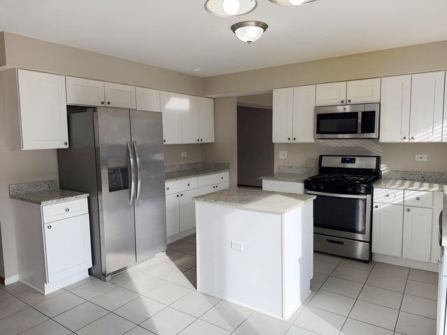 731 Roaring Brook Lane, Algonquin, IL 60102