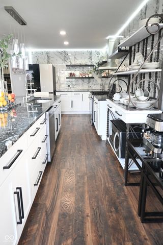 7821 Edgemanor Court, Indianapolis, IN 46239