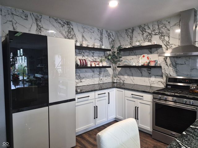 7821 Edgemanor Court, Indianapolis, IN 46239