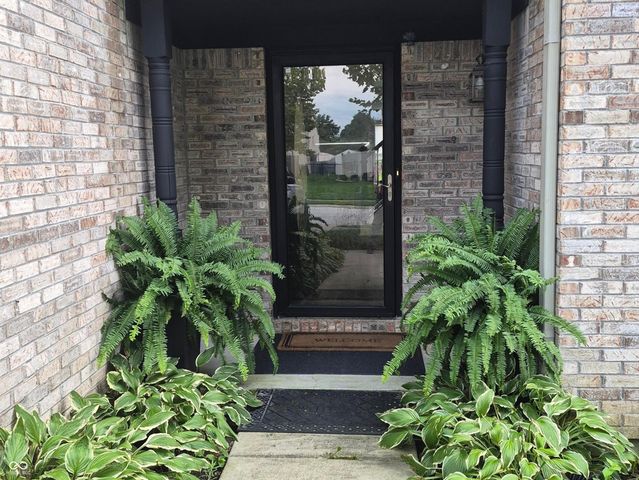 7821 Edgemanor Court, Indianapolis, IN 46239