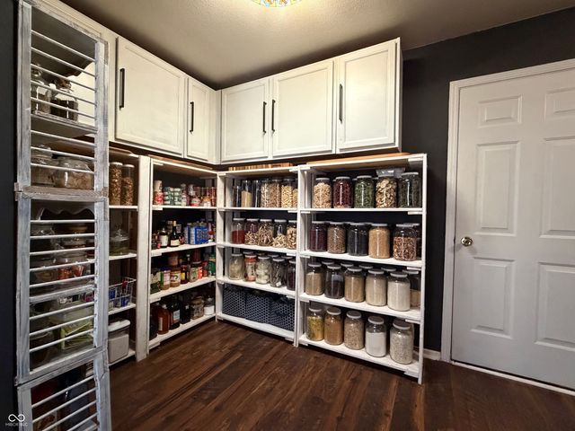 7821 Edgemanor Court, Indianapolis, IN 46239