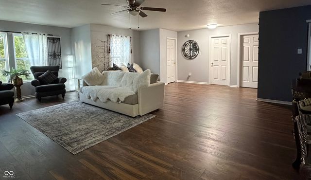 7821 Edgemanor Court, Indianapolis, IN 46239