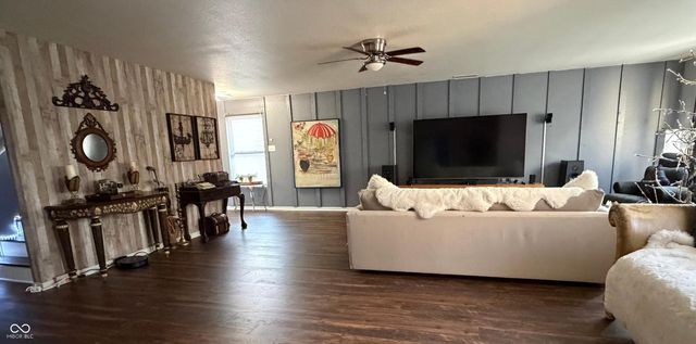 7821 Edgemanor Court, Indianapolis, IN 46239