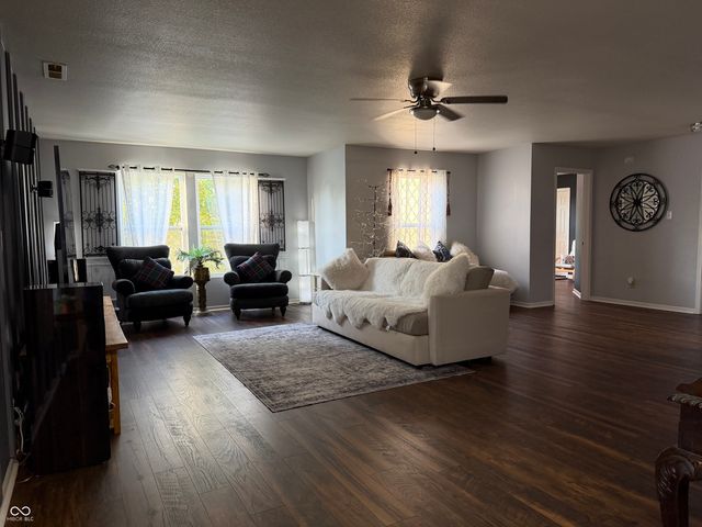 7821 Edgemanor Court, Indianapolis, IN 46239