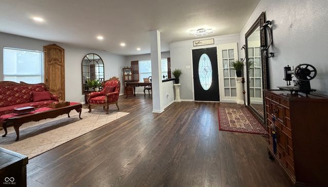 7821 Edgemanor Court, Indianapolis, IN 46239