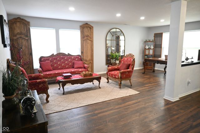 7821 Edgemanor Court, Indianapolis, IN 46239