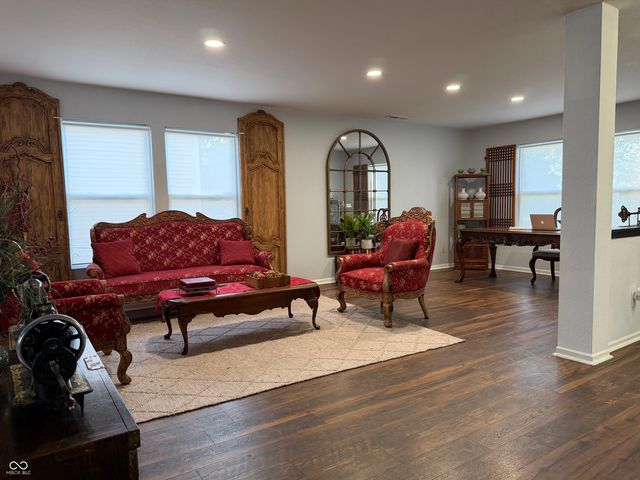 7821 Edgemanor Court, Indianapolis, IN 46239