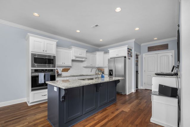 1707 Day Flower Dr, Murfreesboro, TN 37130