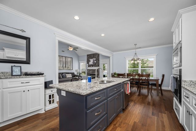 1707 Day Flower Dr, Murfreesboro, TN 37130