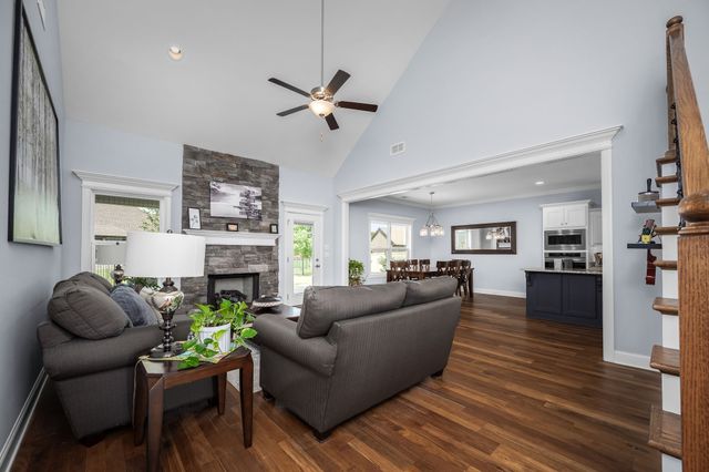 1707 Day Flower Dr, Murfreesboro, TN 37130