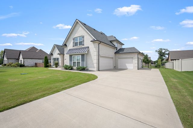 1707 Day Flower Dr, Murfreesboro, TN 37130