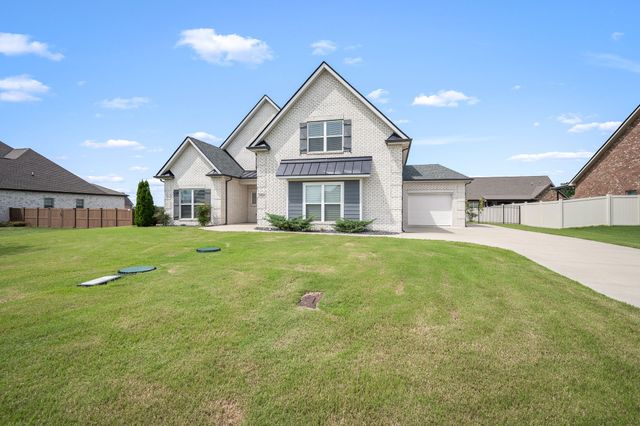 1707 Day Flower Dr, Murfreesboro, TN 37130