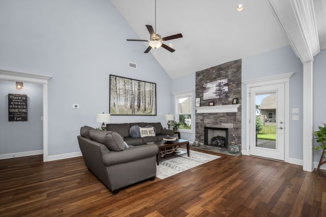1707 Day Flower Dr, Murfreesboro, TN 37130