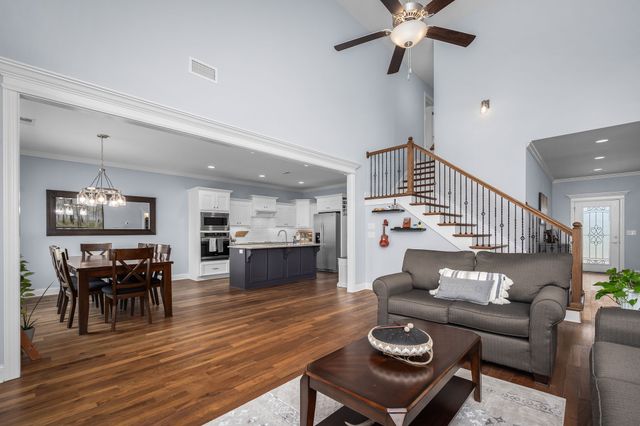 1707 Day Flower Dr, Murfreesboro, TN 37130