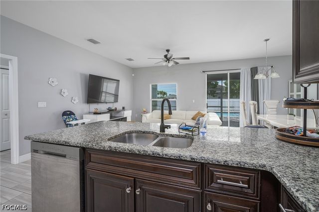 1802 NW 20th TER, Cape Coral, FL 33993