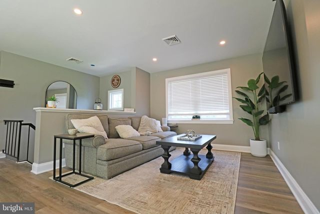 28 FREDERICK RD, Coatesville, PA 19320