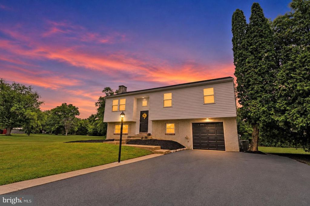28 FREDERICK RD, Coatesville, PA 19320