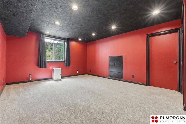 4935 N 114th Street, Omaha, NE 68164