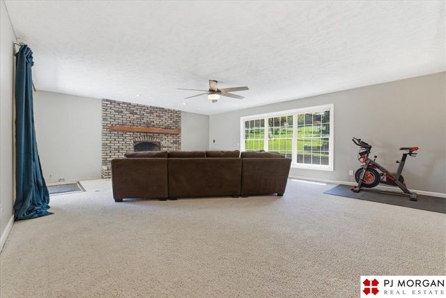4935 N 114th Street, Omaha, NE 68164