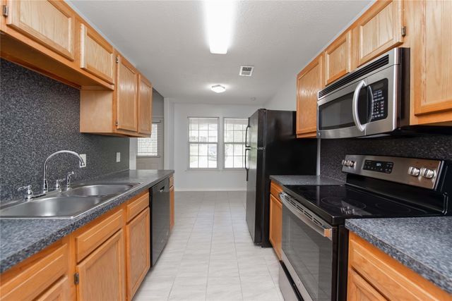 10680 Royal York Drive, Conroe, TX 77303