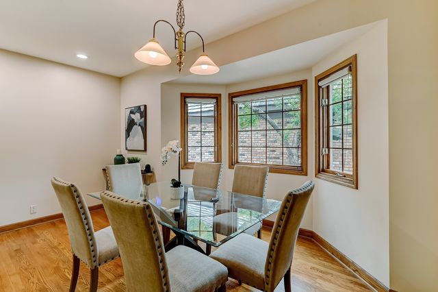 68 Berkshire Court, Burr Ridge, IL 60527