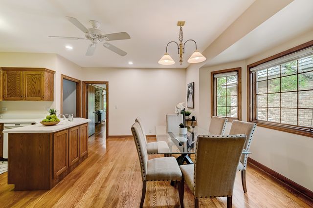 68 Berkshire Court, Burr Ridge, IL 60527