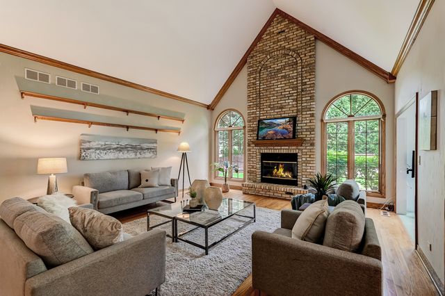 68 Berkshire Court, Burr Ridge, IL 60527