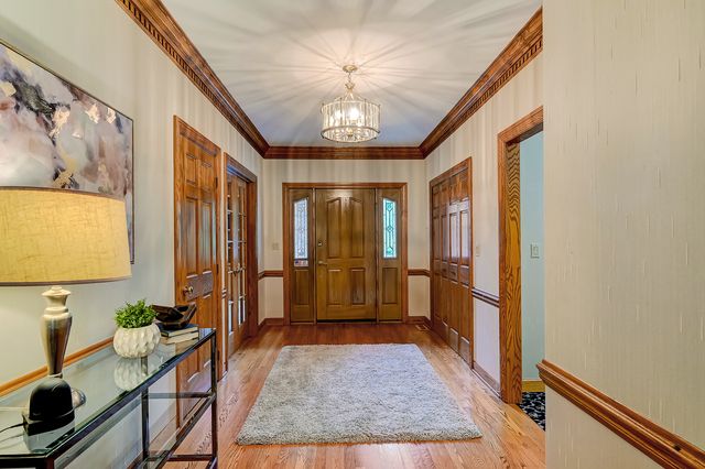 68 Berkshire Court, Burr Ridge, IL 60527