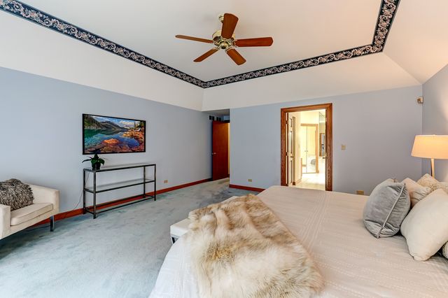 68 Berkshire Court, Burr Ridge, IL 60527