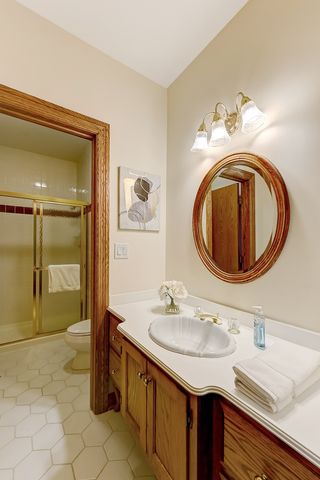 68 Berkshire Court, Burr Ridge, IL 60527