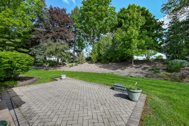 68 Berkshire Court, Burr Ridge, IL 60527